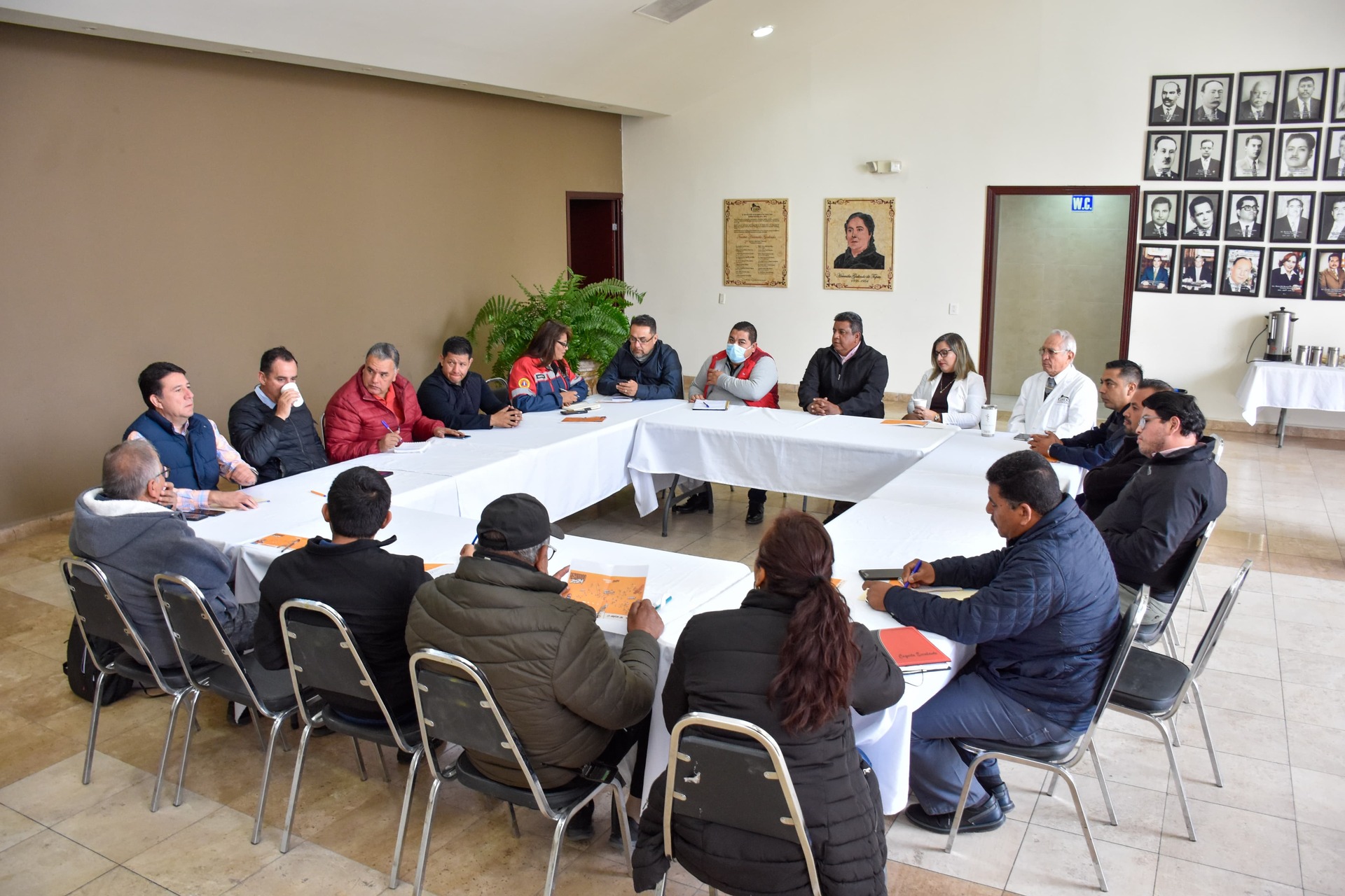 Reunión de funcionarios en Lerdo. (CORTESÍA)