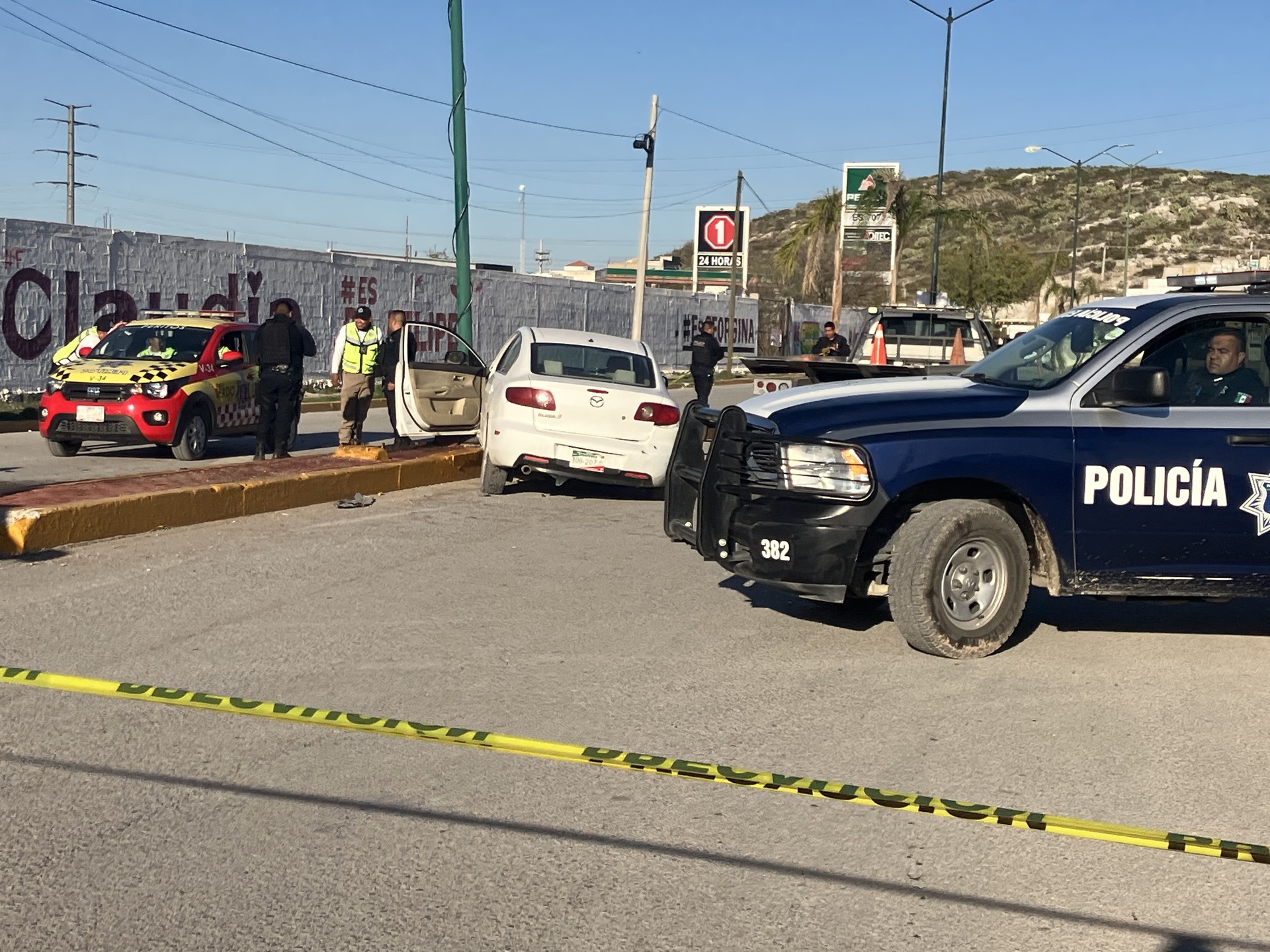 Muere hombre tras impactar su vehículo contra el poste de una luminaria en Lerdo