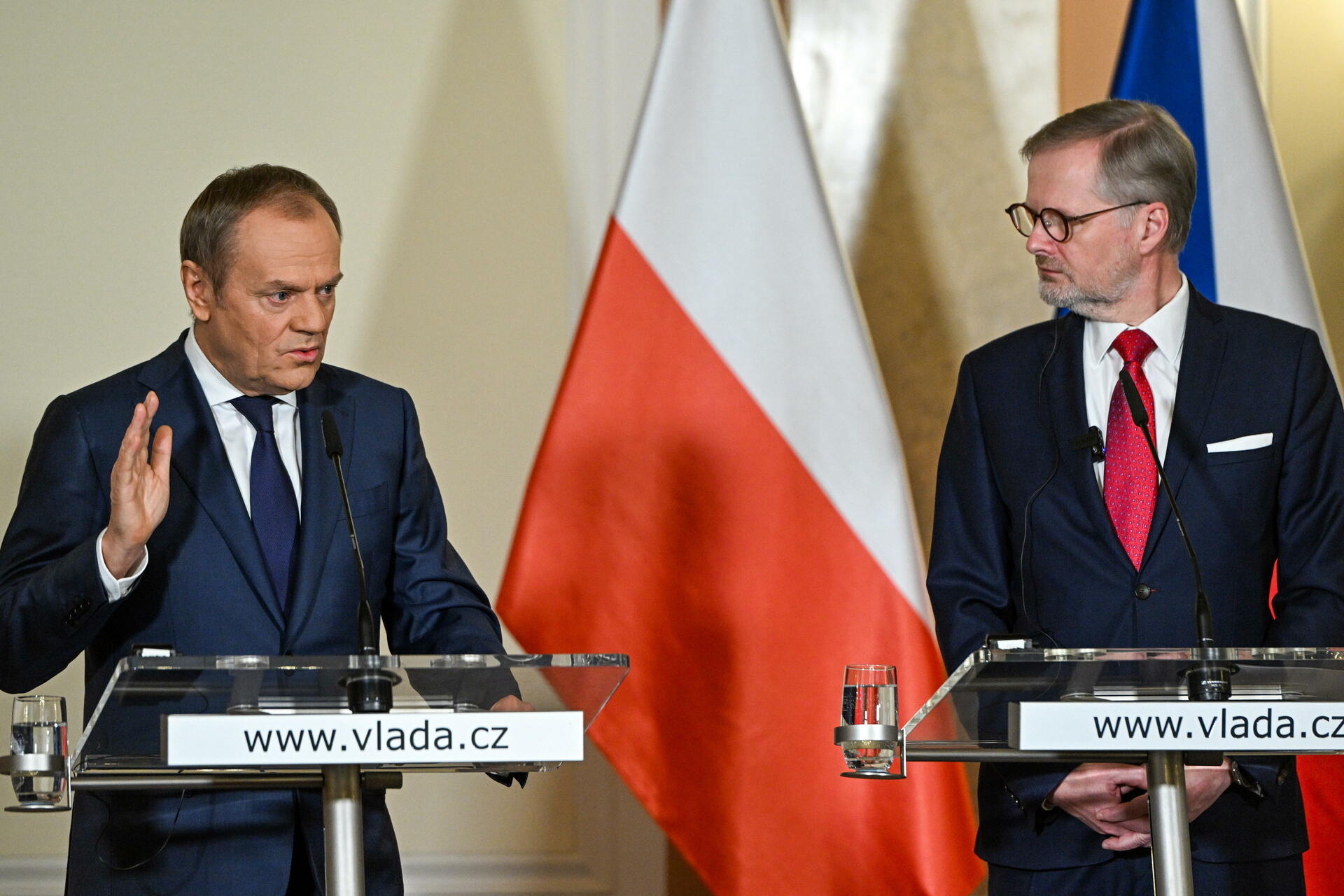  Gobiernos de Polonia y la República Checa 