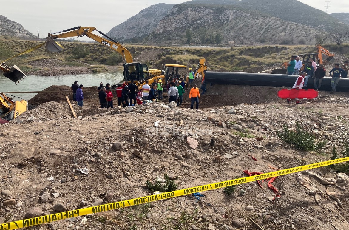 La Comisión Nacional del Agua (Conagua) lamentó el accidente ocurrido el día de hoy a la altura del puente El Huarache, en Lerdo, Durango, donde perdió la vida un trabajador de la empresa contratista que quedó atrapado por la volcadura de una máquina retroexcavadora.