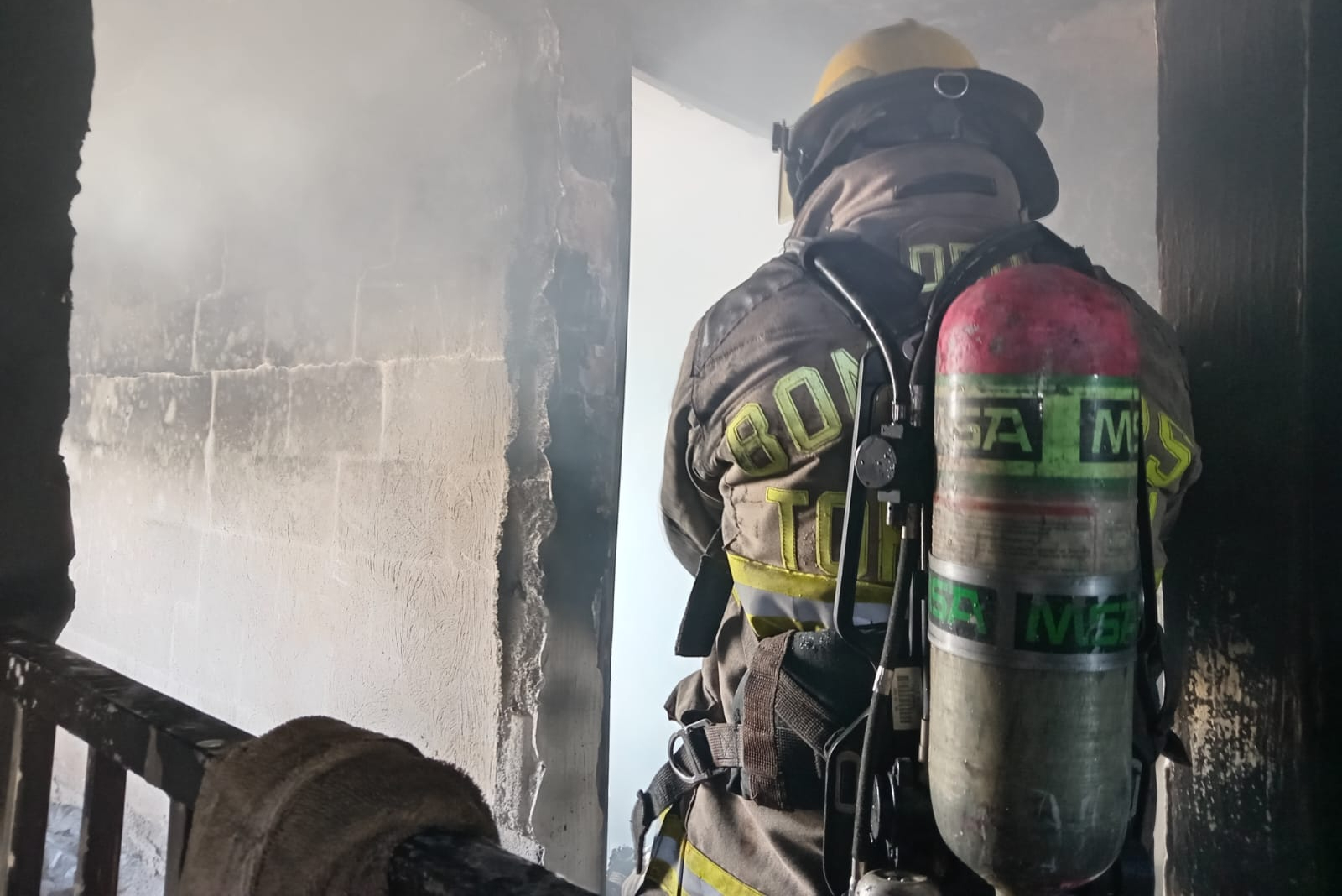 Durante la noche del martes y tarde del miércoles, dos viviendas se incendiaron en diferentes colonias de Torreón.