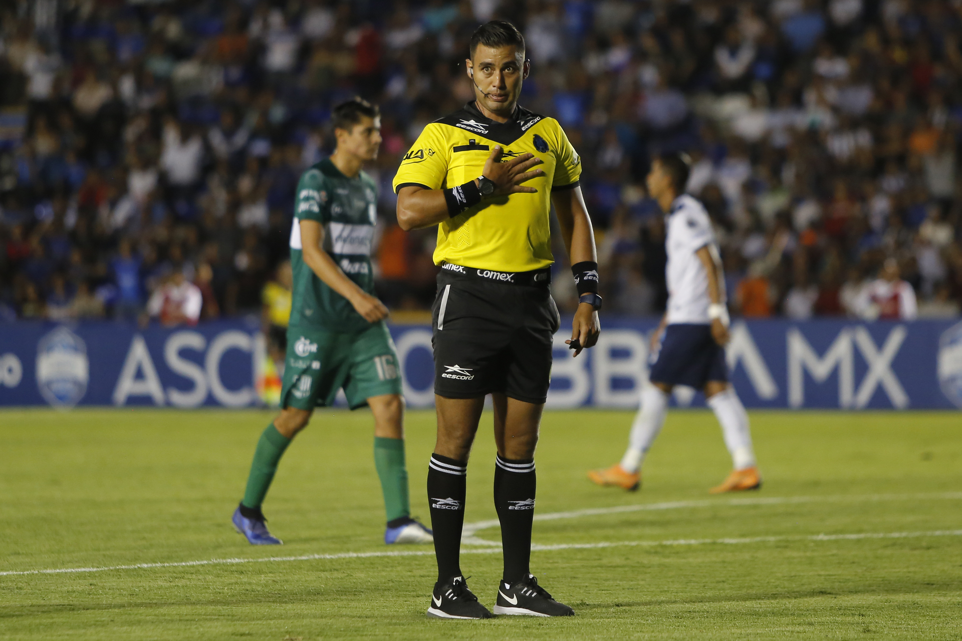 Veracruzano Brian González pitará el Querétaro Vs. Santos Laguna