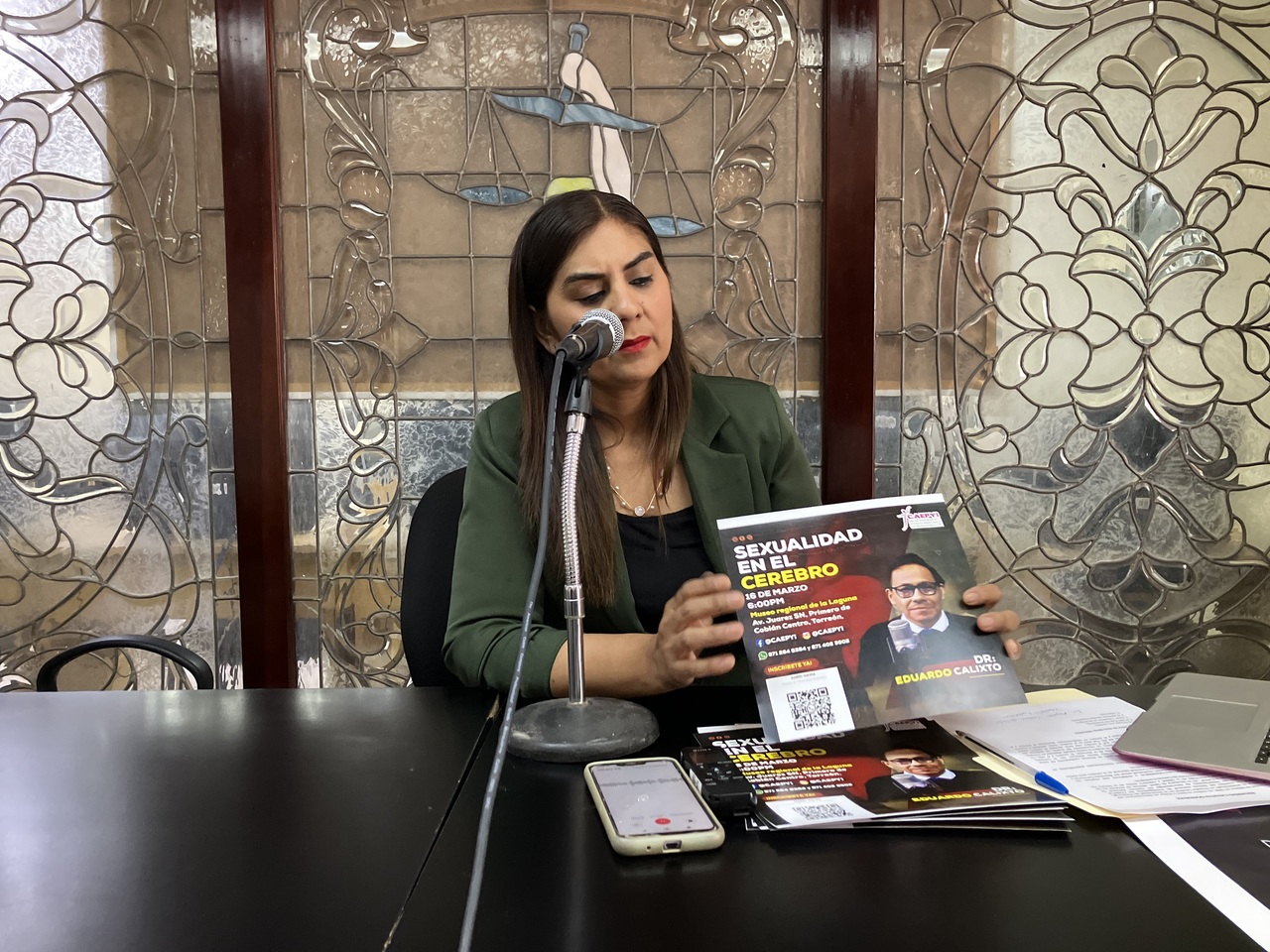 La suicidóloga Judith Varela, anunció ayer todos los detalles de la conferencia que impartirá el doctor Eduardo Calixto en Torreón.
