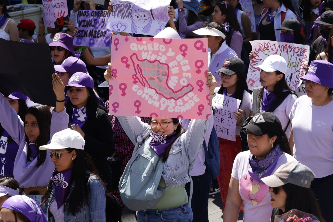 Mujeres marcha en CDMX contra la violencia machista y la impunidad