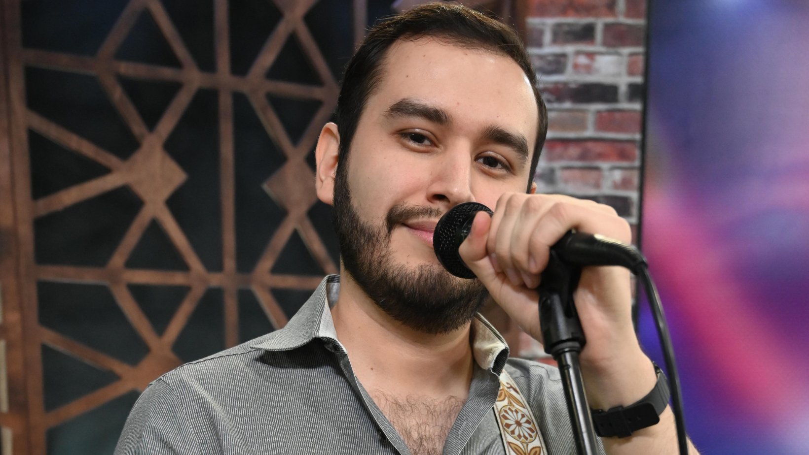 Cantautor lagunero apuesta a los sentimientos y canta para El Sonidero Lagunero