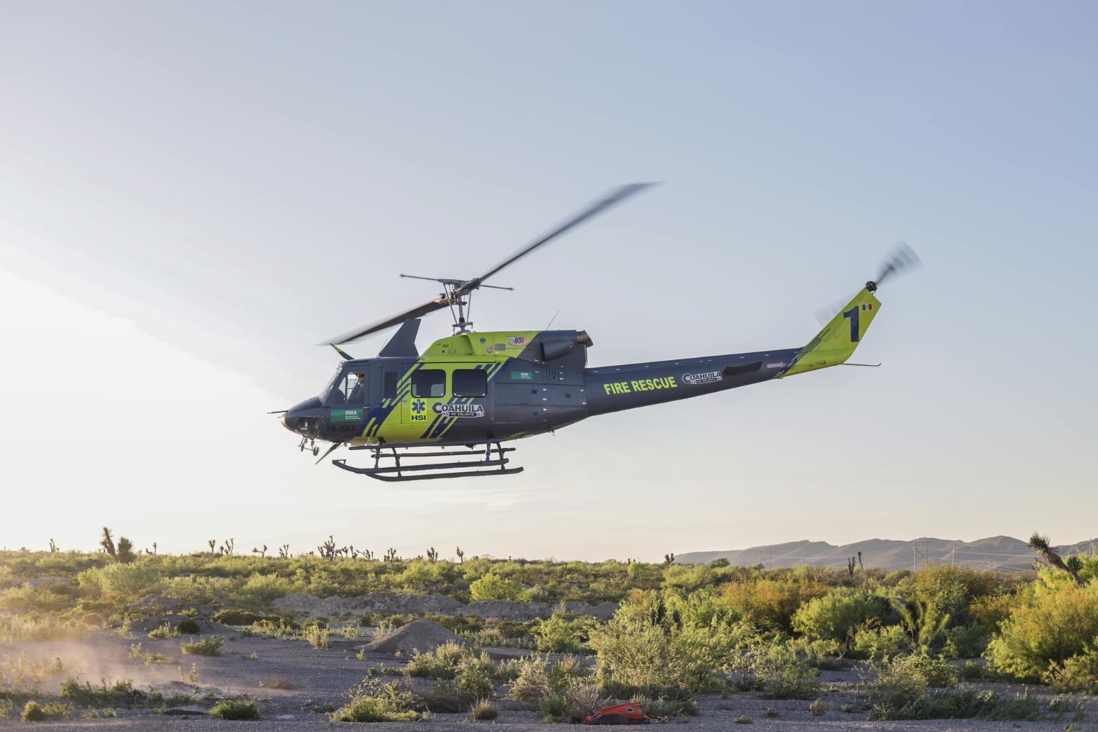 Aceleran labores de extinción de incendio en sierra de Parras con helicóptero