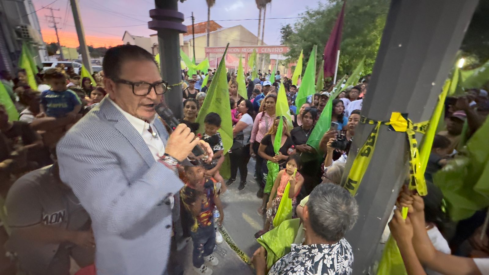 César Flores se registra como candidato ciudadano del PVEM