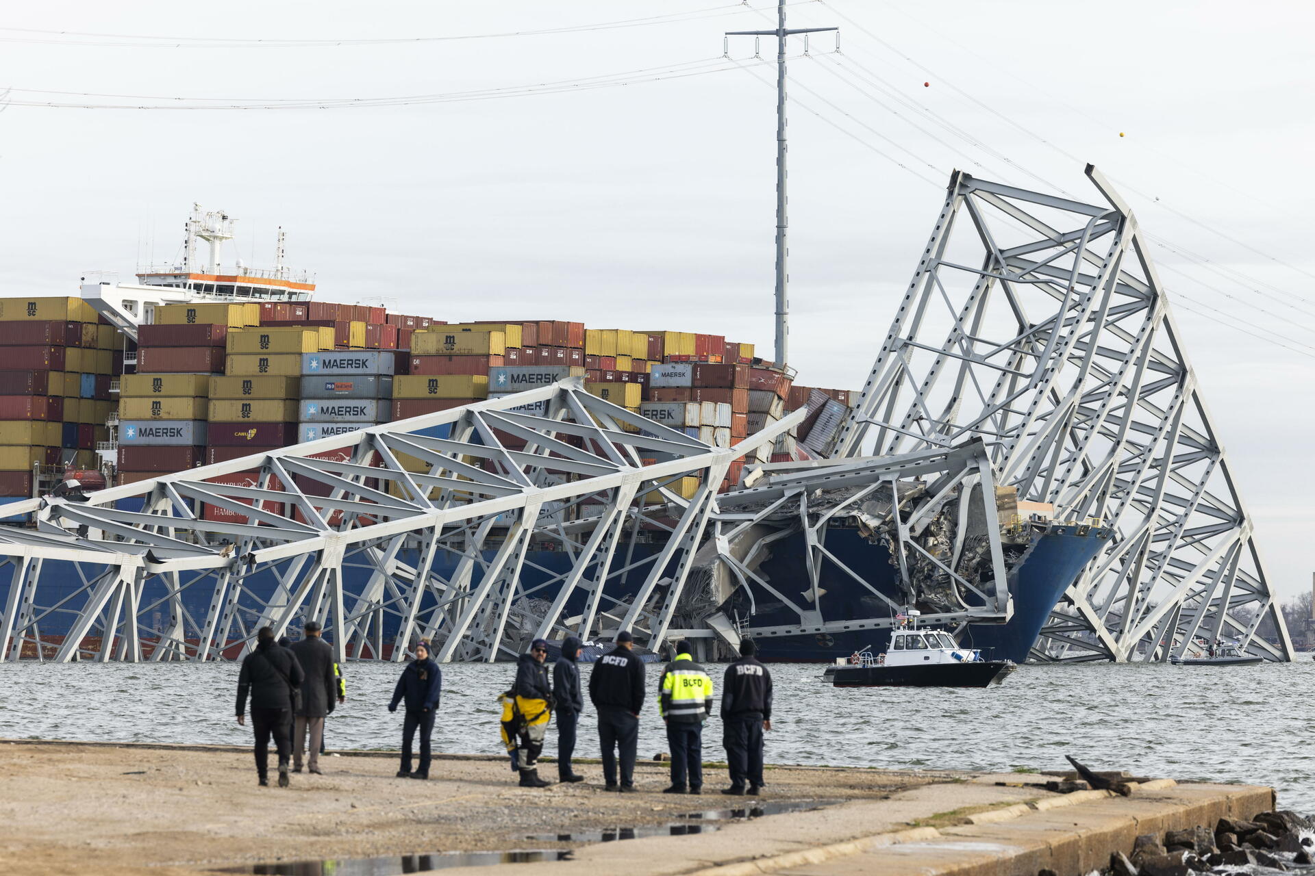 El carguero emitió emergencia y se dio el alto al tráfico en puente de Baltimore: gobernador