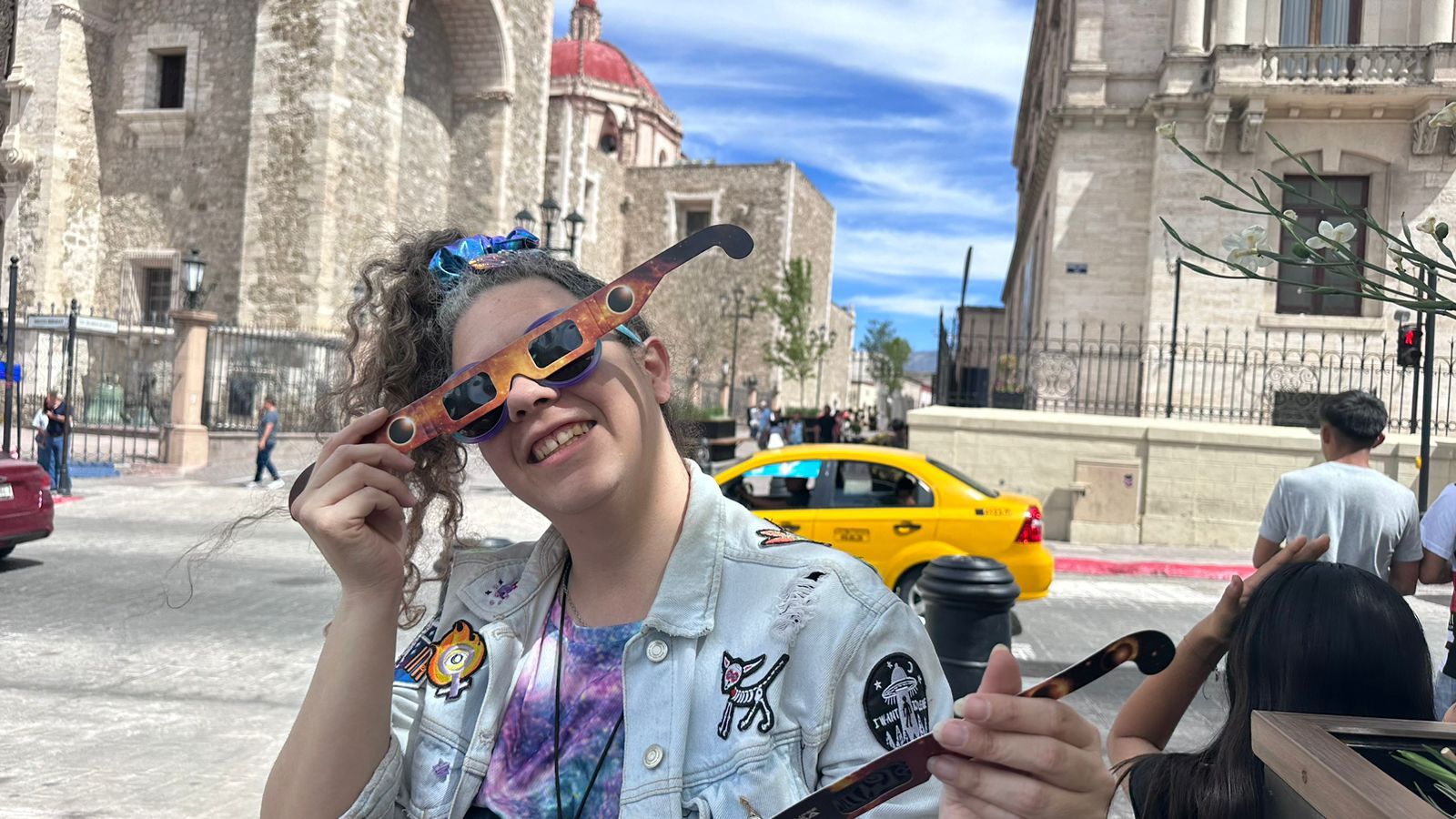 Aprovechan eclipse para vender lentes en Saltillo
