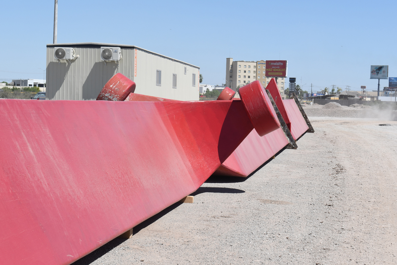 Las piezas de acero fueron colocadas junto a la glorieta del nuevo bulevar del sector Senderos, donde será reubicada.