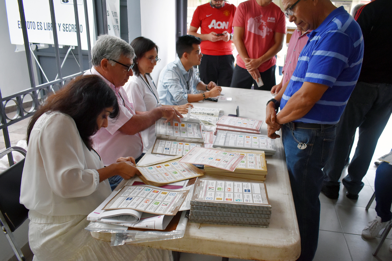 Designa INE a ciudadanos que serán funcionarios de casilla en el proceso electoral del 2 de junio.