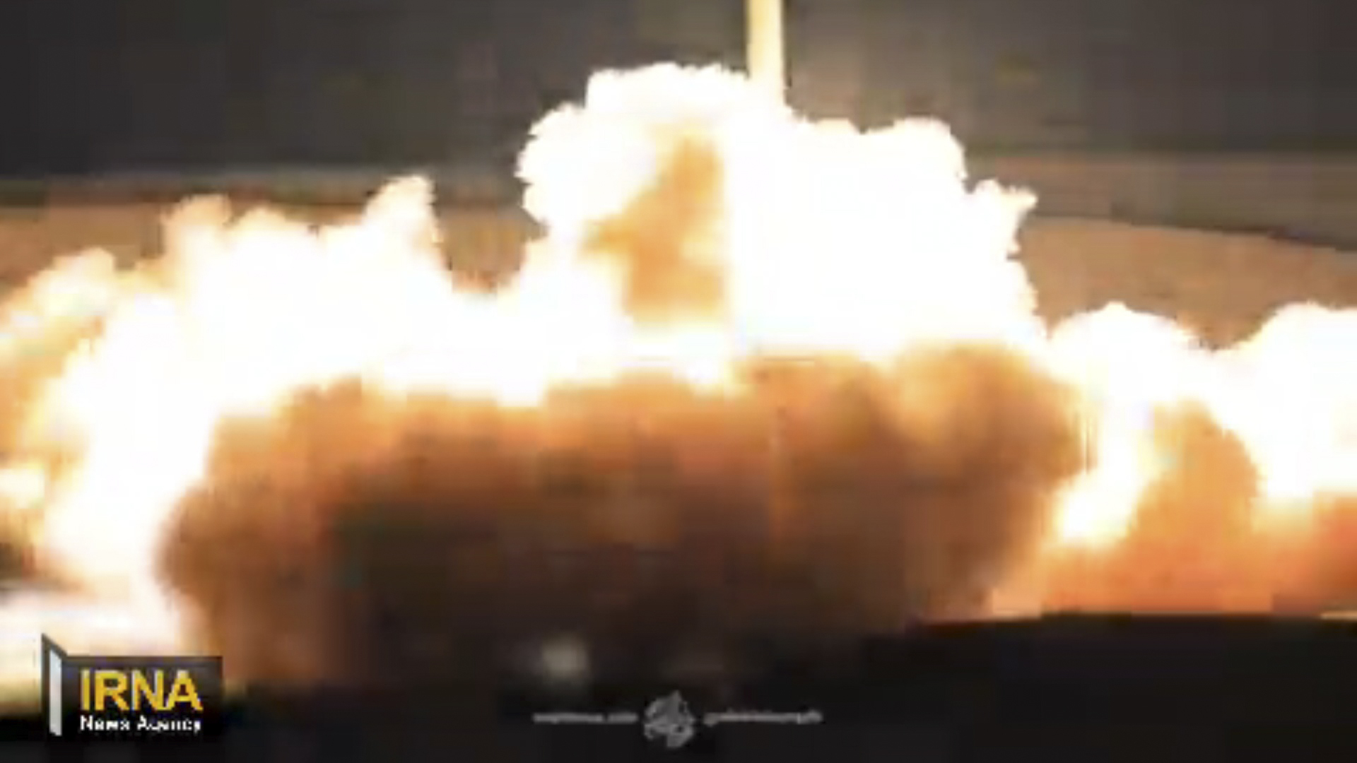 Captura de vídeo de IRNA que muestra el momento en el que la Fuerza Aeroespacial del Cuerpo de la Guardia Revolucionaria Islámica lanza los misiles balísticos en la operación del sábado contra Israel. (EFE)