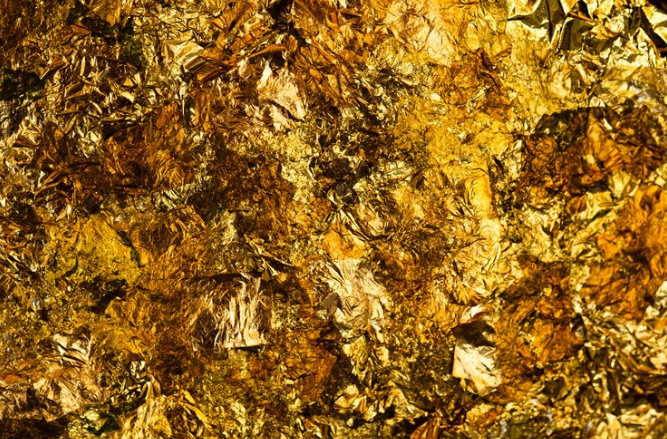 Crean 'goldeno', láminas de oro de un solo átomo de grosor con propiedades extraordinarias