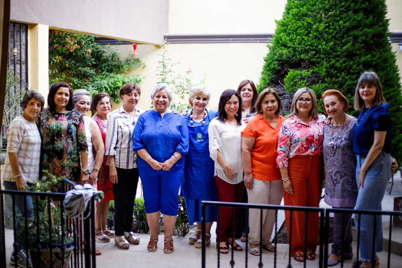 Integrantes del Club de Jardinería Jazmín durante su reunión mensual (EL SIGLO DE TORREÓN / ENRIQUE CASTRUITA)