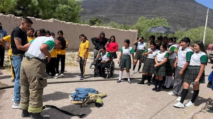 Bomberos San Pedro capacita a alumnos en primeros auxilios