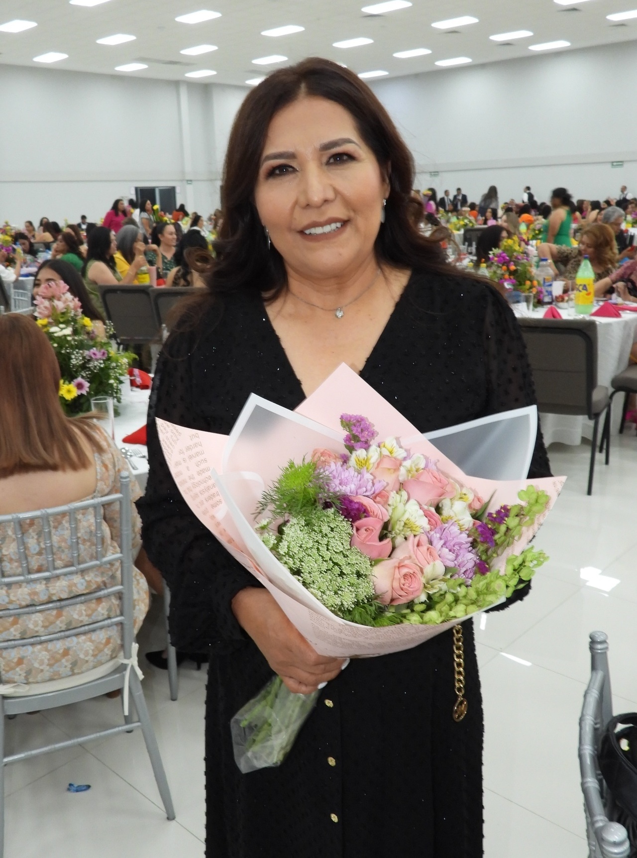 Antonia Gómez de Matamoros, Coah., recibió un reconocimiento por 40 años de servicio.