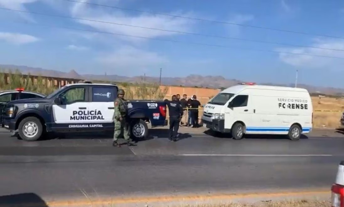 Ocho cadáveres con señales de tortura y un narcomensaje aparecieron este domingo en la carretera de Chihuahua a Ciudad Juárez, en la frontera norte de México. (ESPECIAL)