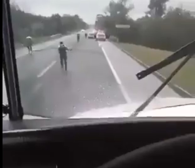 Enfrentamiento en la en la autopista México- Tuxpan. (ESPECIAL)