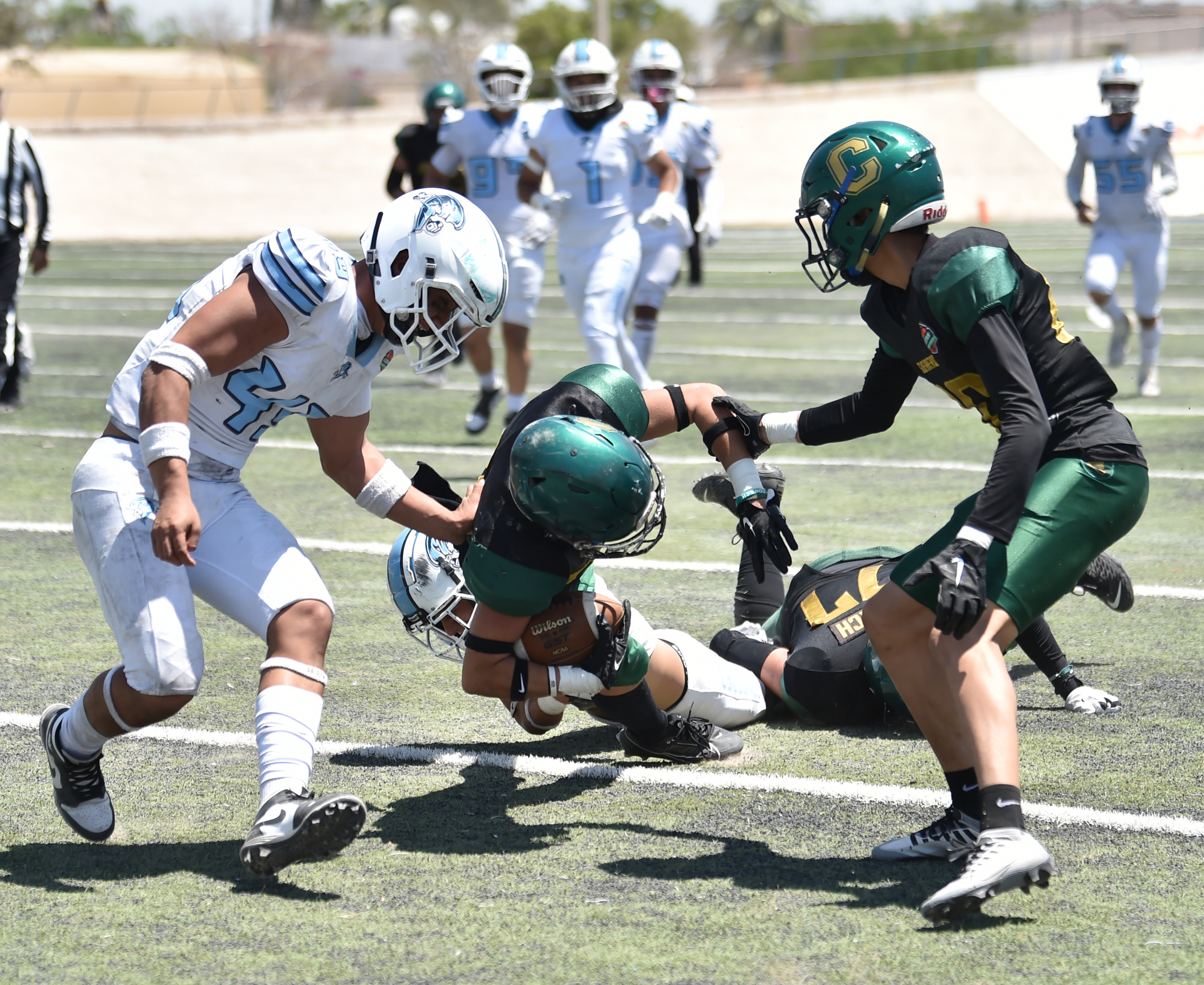 En la última jugada del partido, los Cyclones TRC visitaron las diagonales para darle la vuelta al marcador 20-17 y así, proclamarse campeones de la Liga Estudiantil de Futbol Americano del Norte (LEFAN).