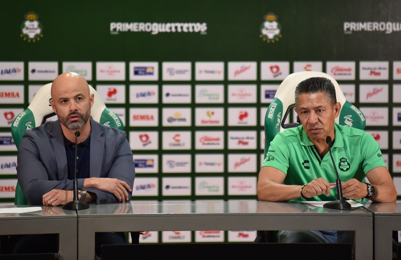 Dante Elizalde, Presidente Ejecutivo de Santos Laguna, e Ignacio Ambriz, Director Técnico del Primer Equipo, compartieron algunos puntos relevantes sobre lo que viene para el conjunto santista en el próximo semestre, en el que afrontará el AP24 y la Leagues Cup.