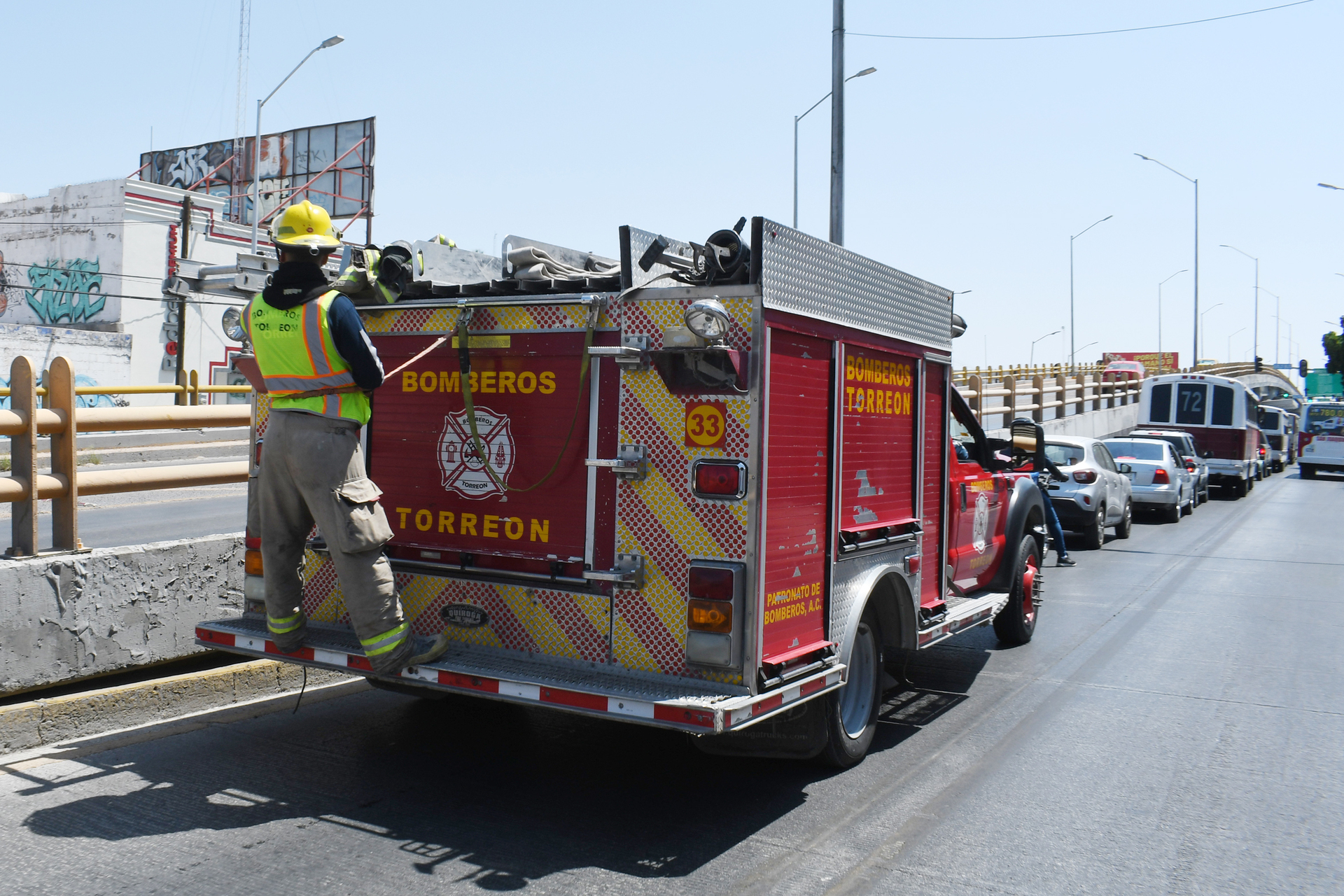 Brindan mantenimiento continuo a equipo de Protección Civil y Bomberos