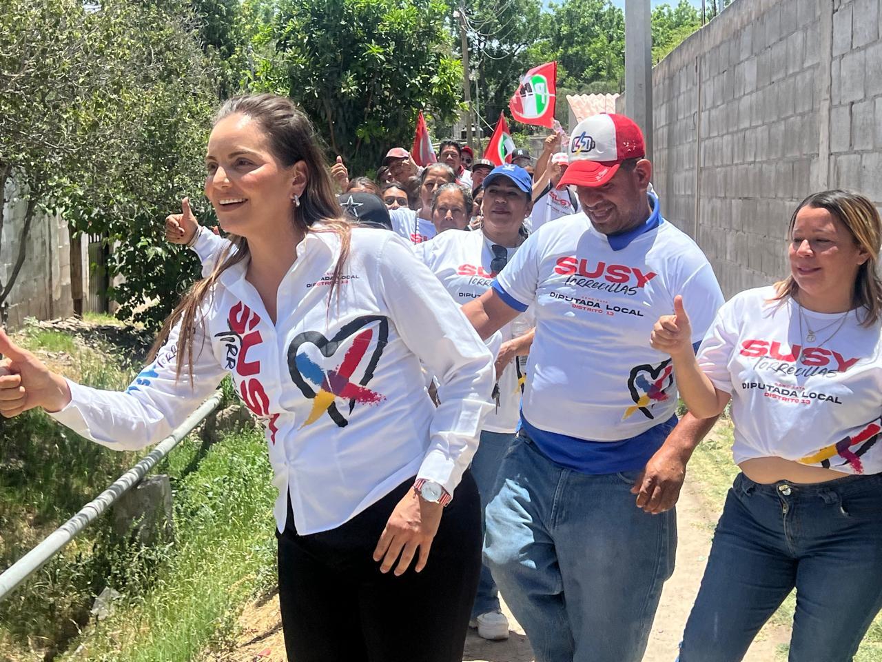La candidata Susy Torrecillas realizó un recorrido por la comunidad de Álvaro Obregón.