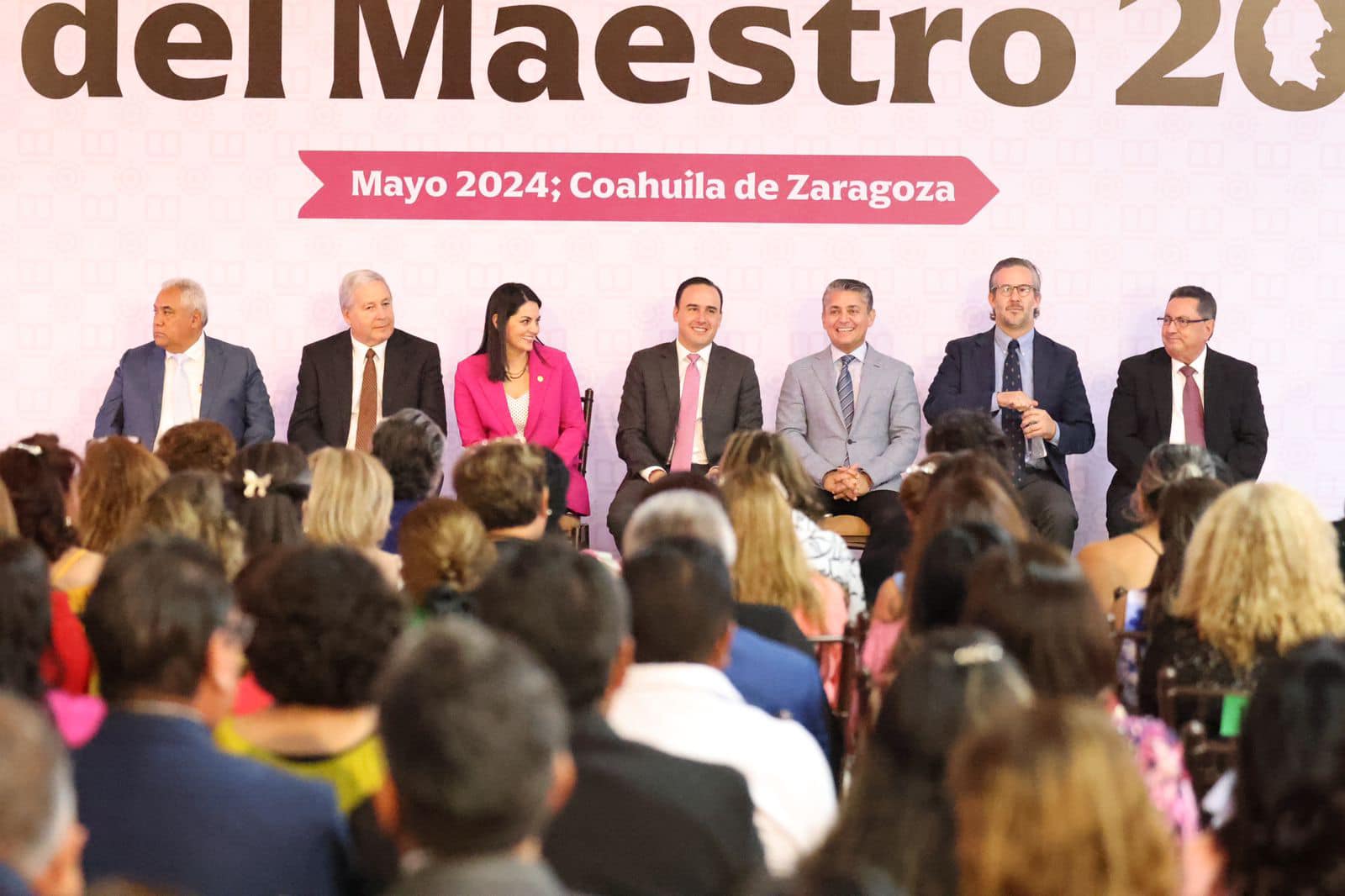 Con la presencia de Manolo Jiménez Salinas, Gobernador del Estado de Coahuila, este lunes dio inicio el periodo de entrega de reconocimientos para docentes de la entidad. (RENÉ ARELLANO)