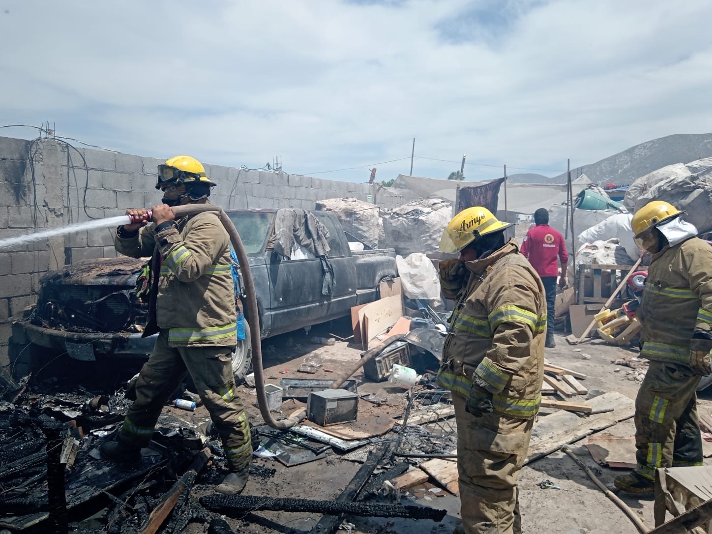 Se incendia negocio de compra y venta de material para reciclaje en Lerdo