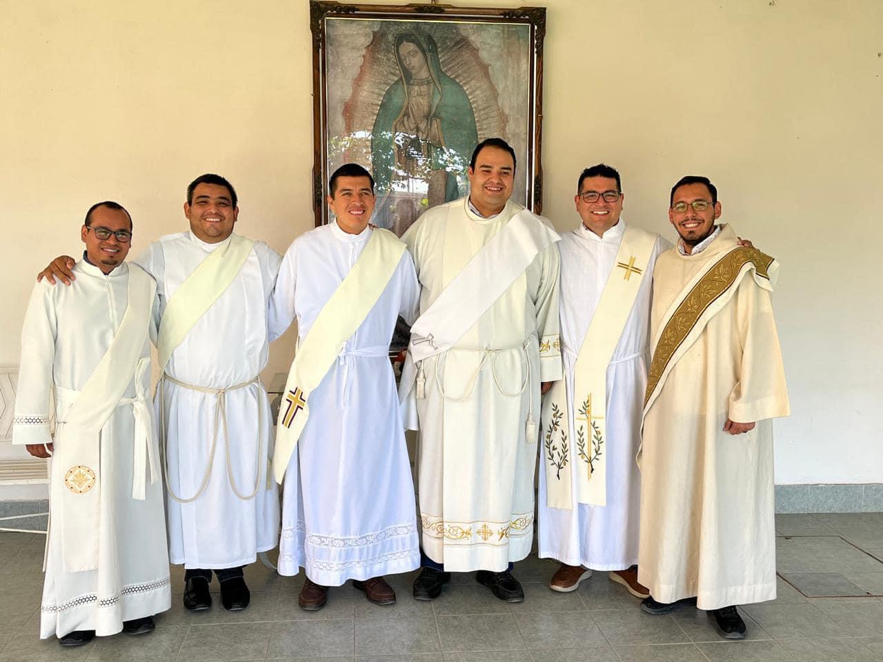 Ven con alegría y 'alivio' ordenación de seis nuevos presbíteros en la Diócesis de Torreón