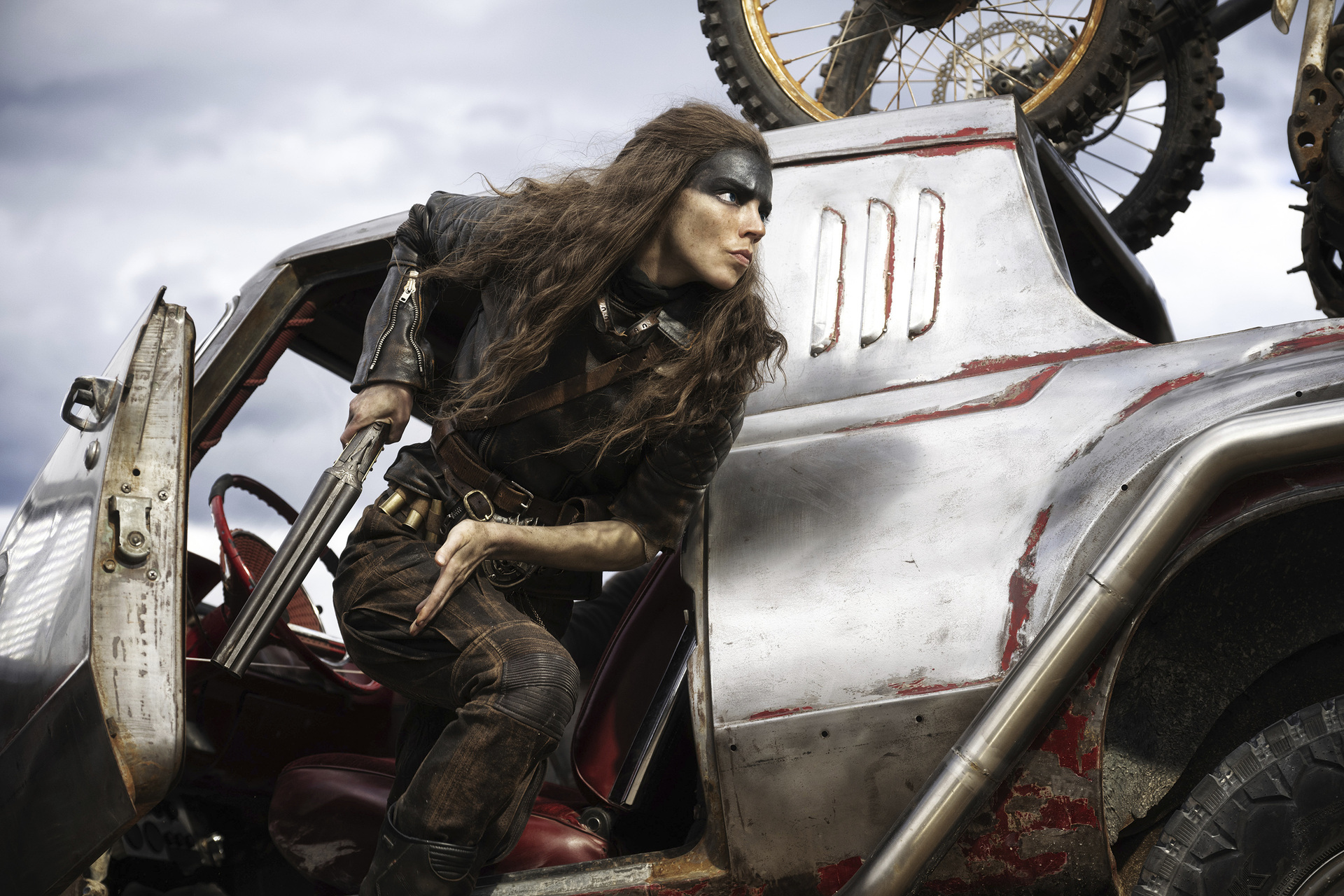 Esta imagen publicada por Warner Bros. Pictures muestra a Anya Taylor-Joy en una escena de 'Furiosa: A Mad Max Saga'. (Warner Bros. Pictures vía AP)


