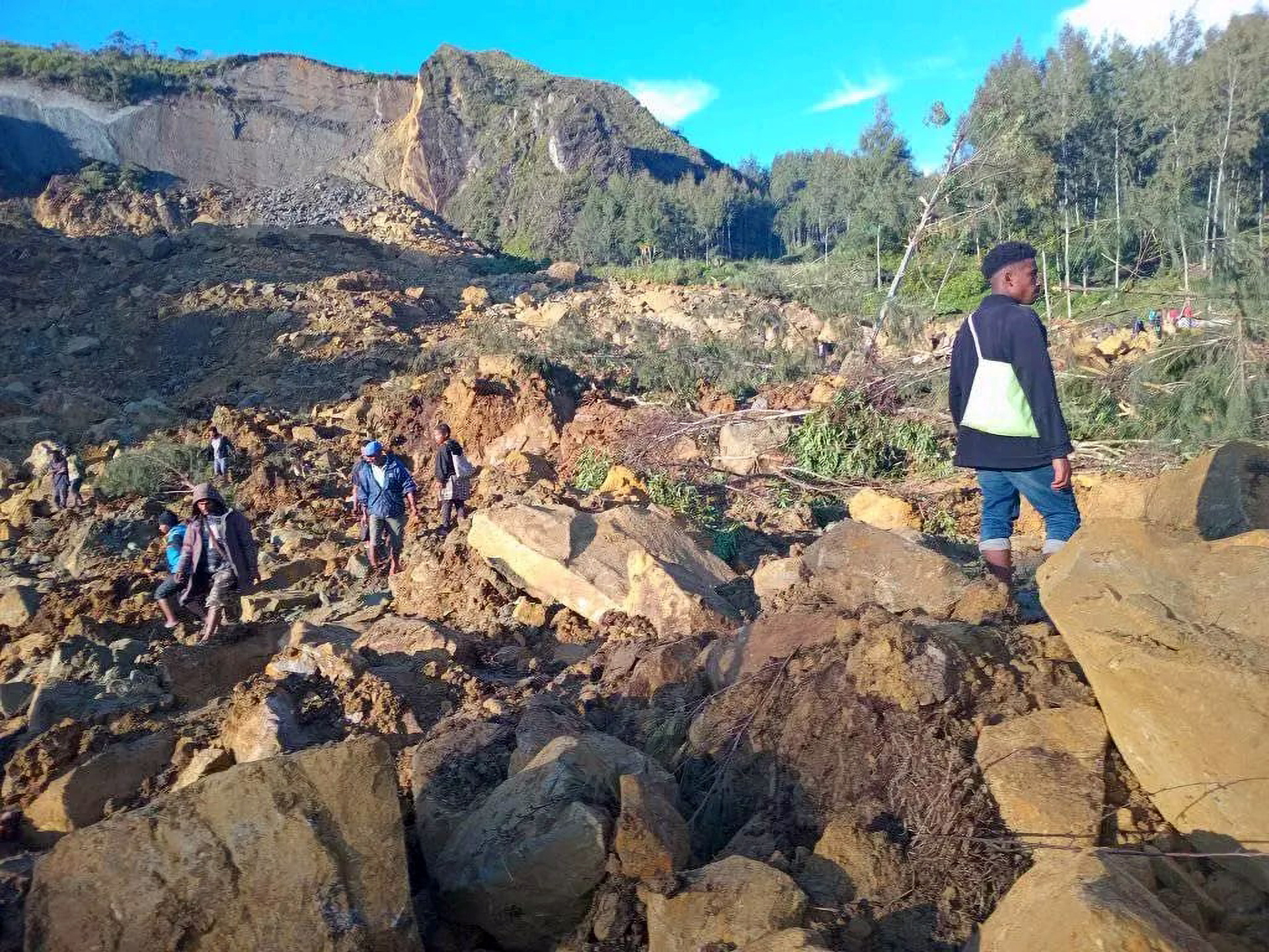Avalancha de tierra sepultó una aldea remota al norte de Papúa Nueva Guinea. (EFE)