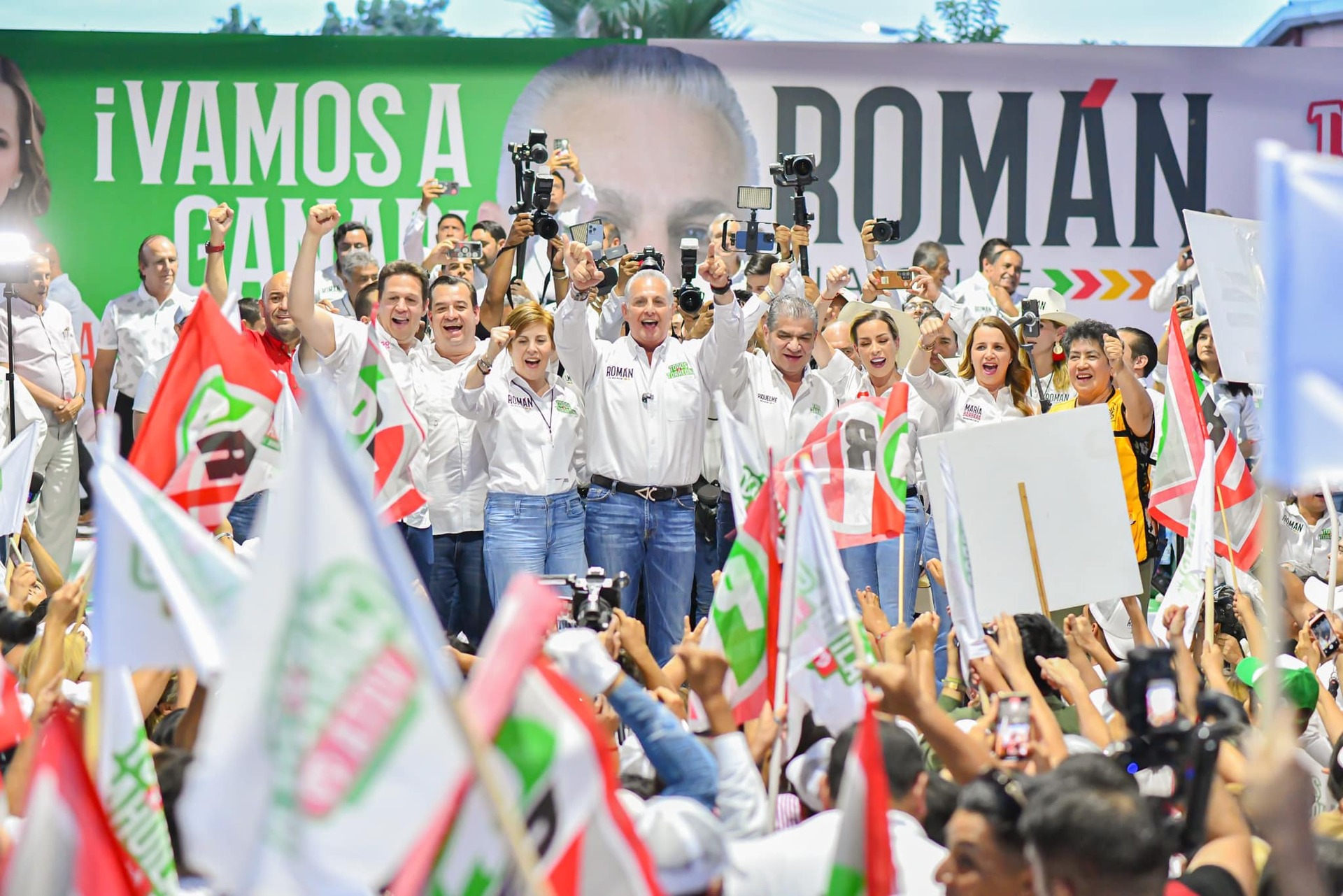 Román Cepeda estuvo acompañado por los candidatos al Senado, Miguel Ángel Riquelme Solís y María Bárbara Cepeda, y a la diputación federal por el Distrito 06, Hugo Dávila Prado.