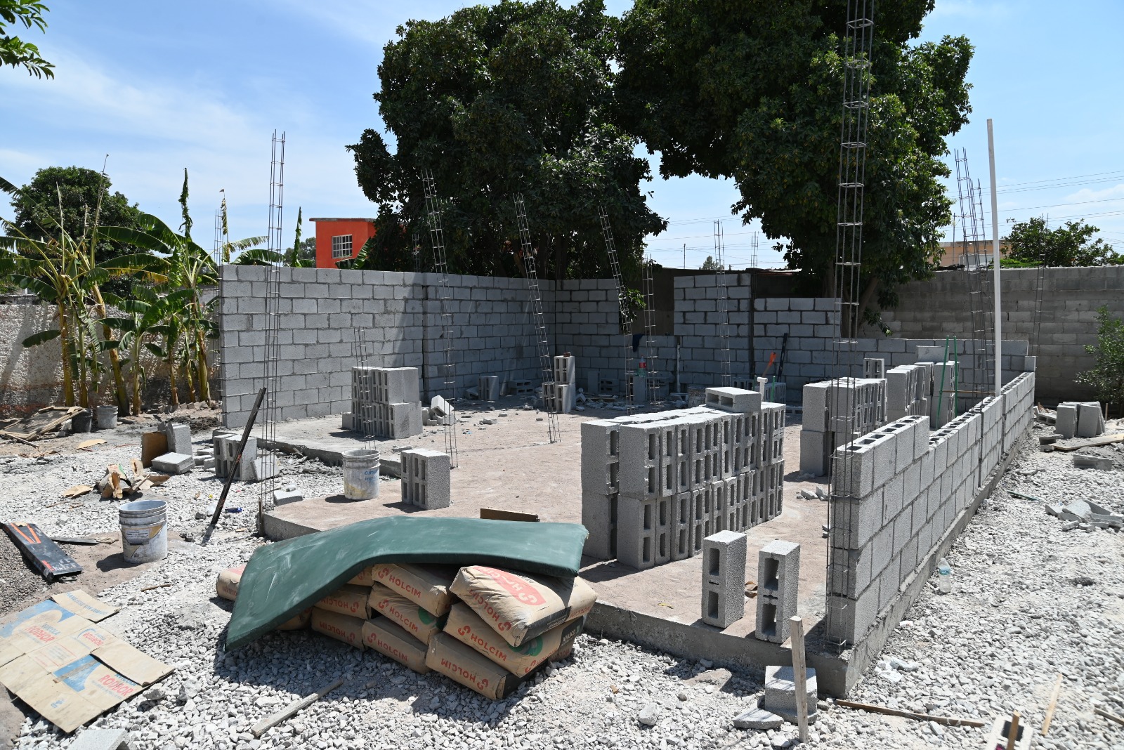 Inicia reconstrucción de casas en el ejido El Vergel para damnificados