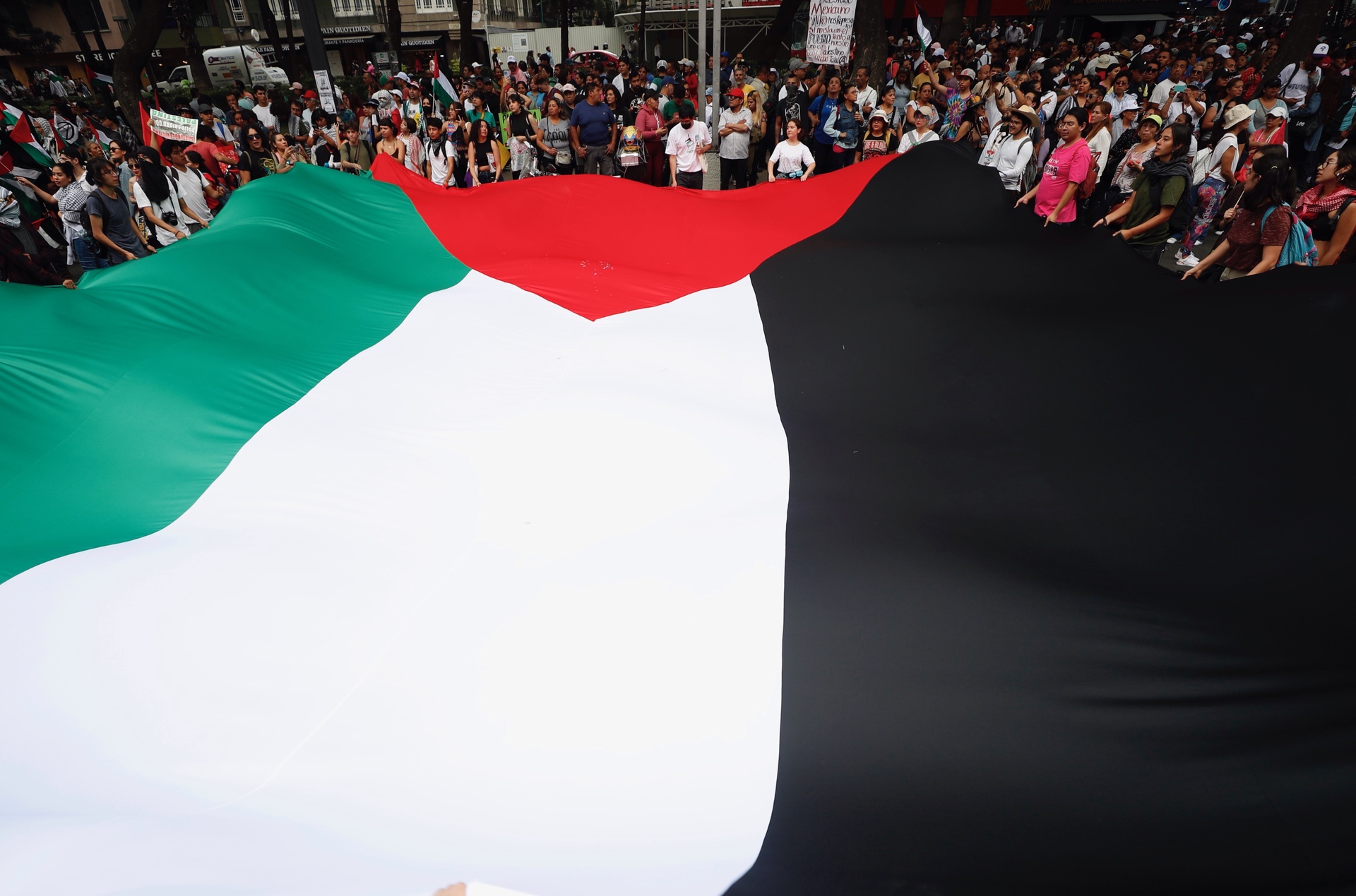 Activistas mexicanos a favor de Palestina participan en una manifestación este miércoles, en la Ciudad de México. (ARCHIVO)