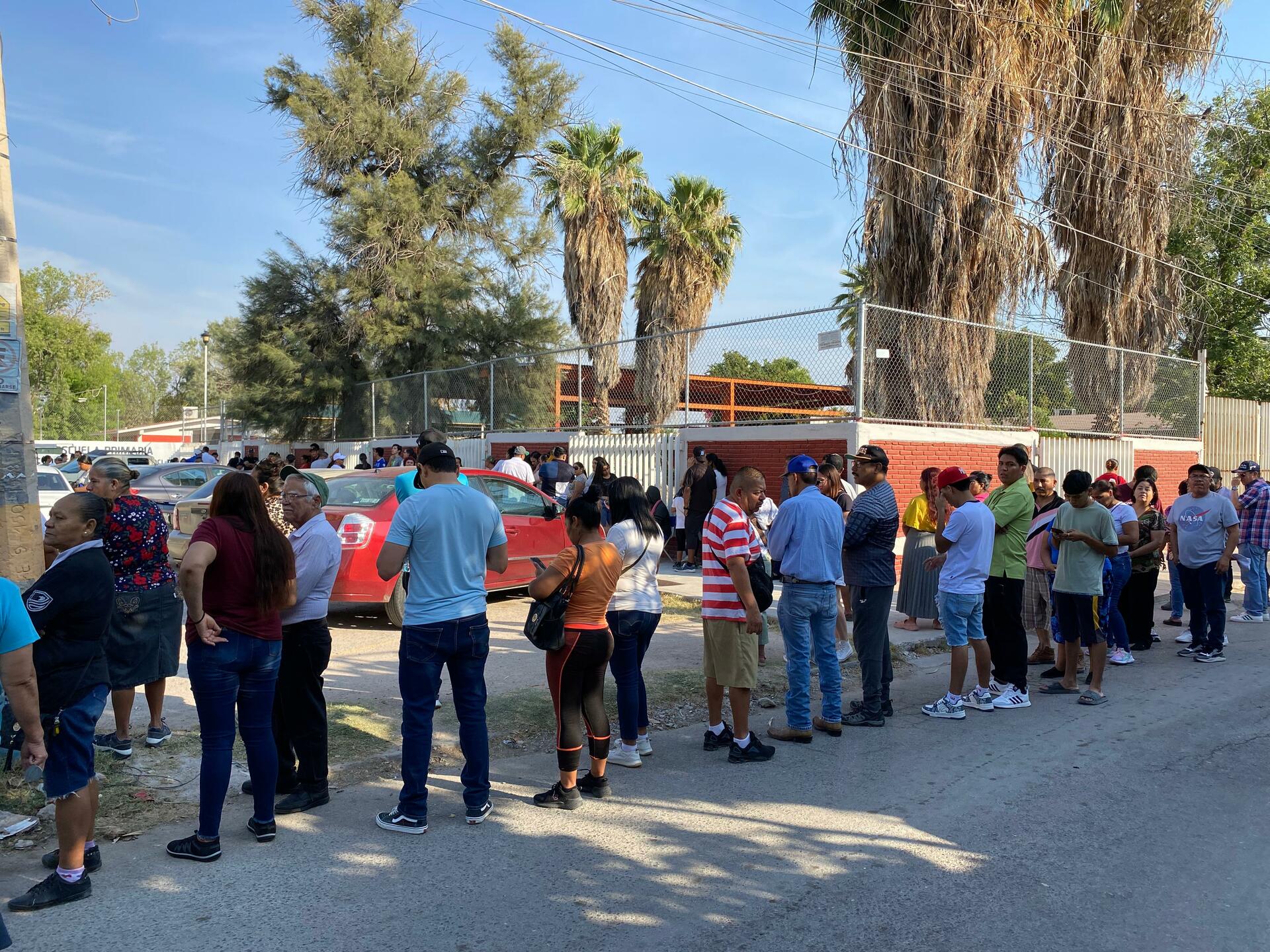 Salen a emitir su voto en Matamoros