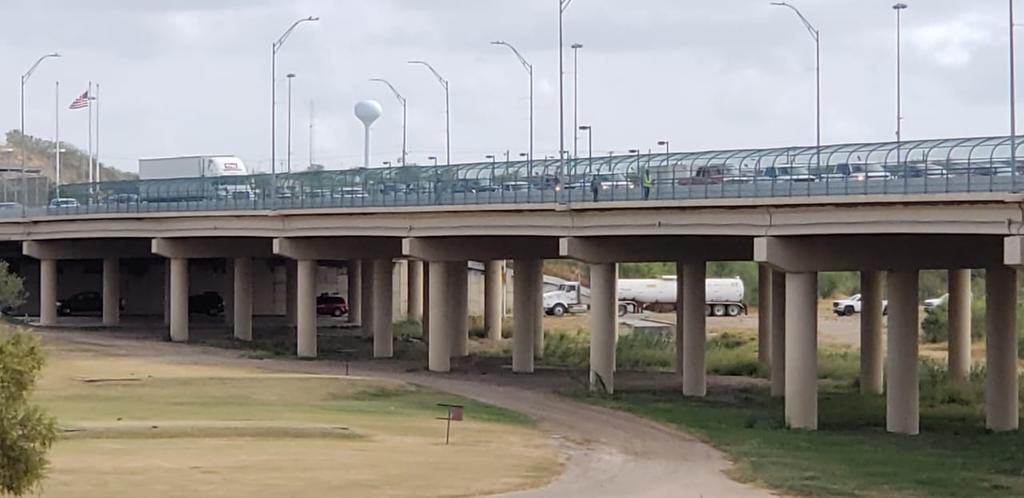 Gobernador de Coahuila dice que busca ampliar el Puente 2