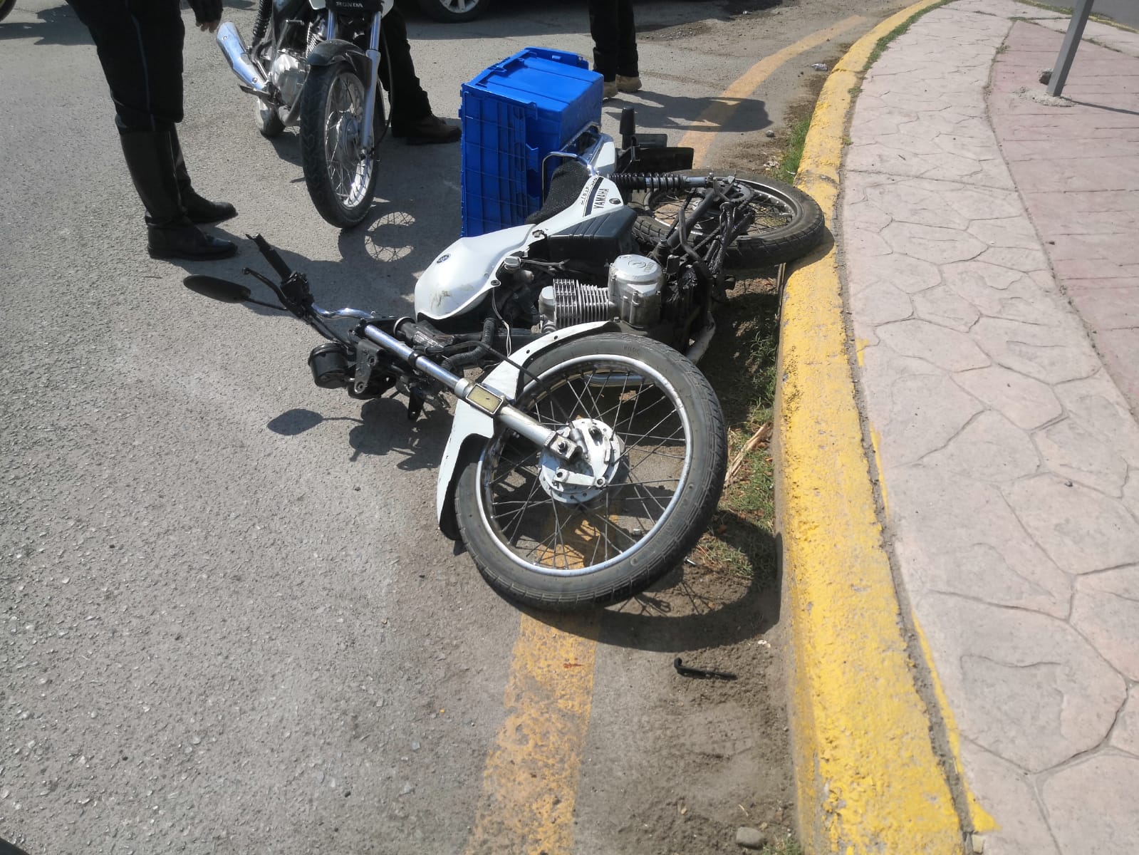 Accidente en Torreón involucra a dos automóviles y un motociclista