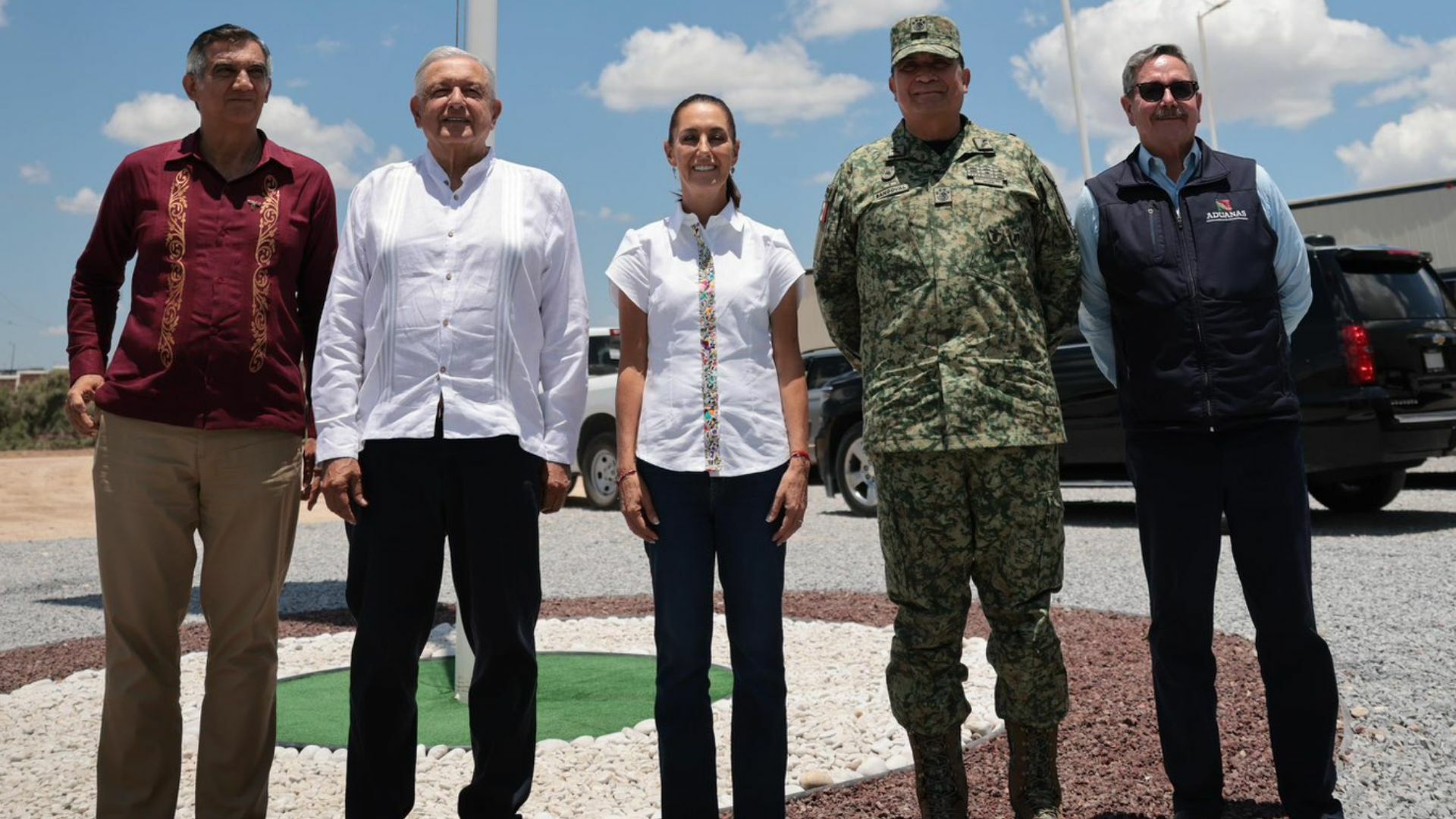 Sheinbaum y AMLO recorren el Nuevo Centro de Aduanas de México