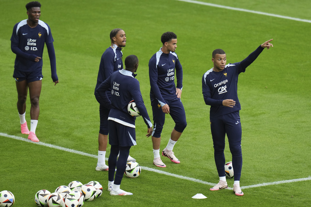 'Les Bleus' vuelven a persignarse a su talismán Kylian Mbappé tras otra temporada en la que alcanzó la barrera de los 40 goles con el Paris Saint-Germain. (EFE)