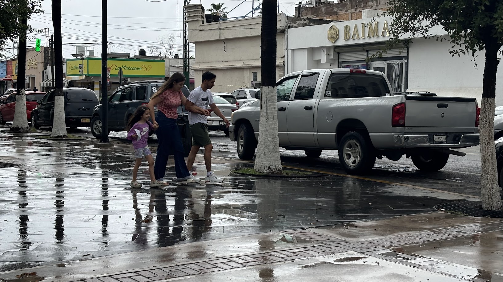 Por tormenta Alberto se registran importantes acumulaciones de agua en Monclova, podrían cerrar vialidades