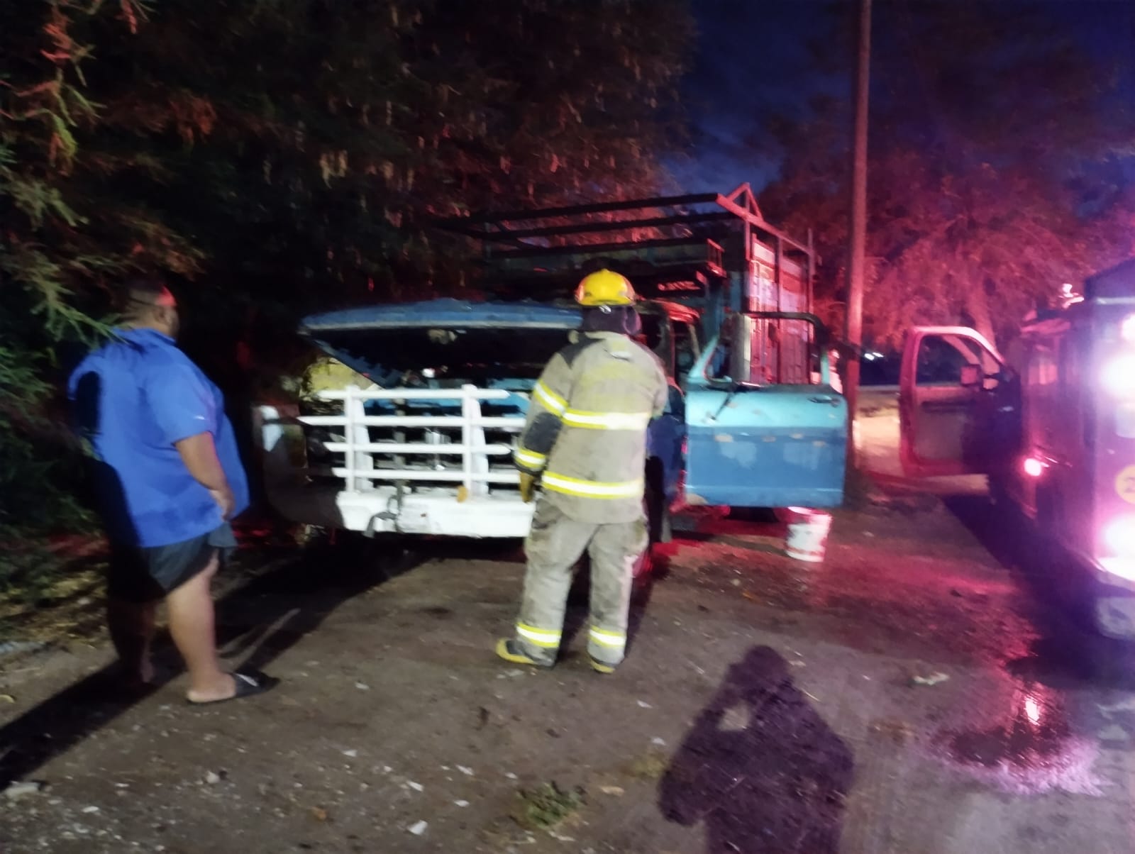 Incendian de madrugada camión estacionado en las Villas de la Joya