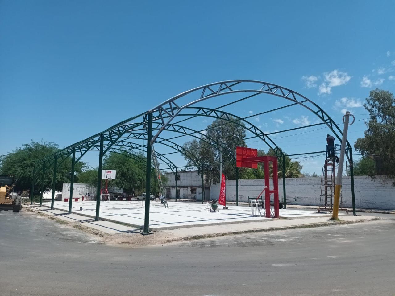 Con recursos del Copladem se atiende la construcción de techumbres y canchas en comunidades y colonias de Torreón.
