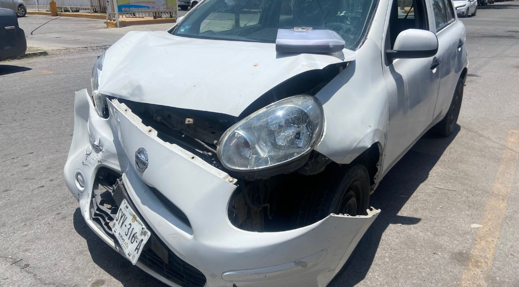 Fuerte accidente automovilístico en el Centro de Gómez Palacio