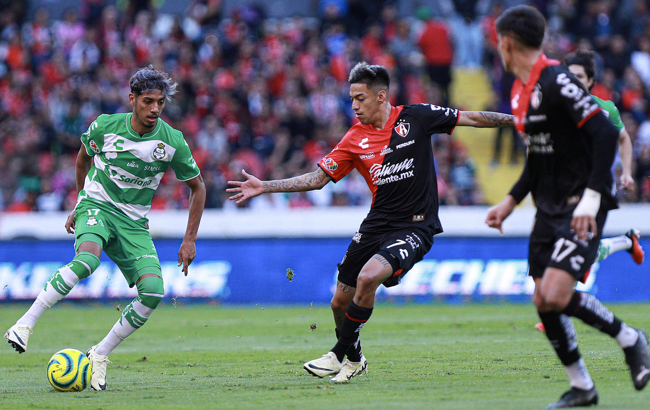 En una nueva edición de este duelo de hermandad, los Rojinegros reciben en la cancha del Estadio Jalisco a los Guerreros, ambos con la firme misión de conseguir su primera victoria del Apertura 2024.