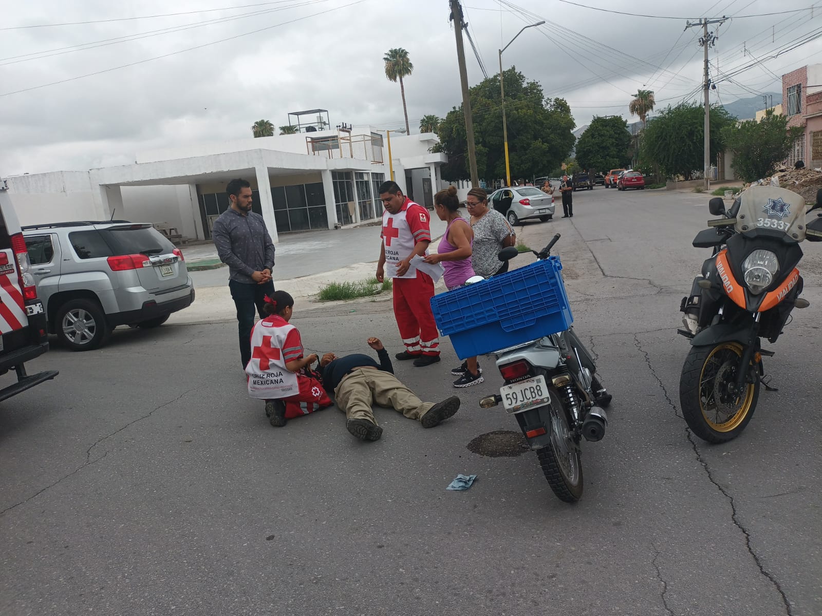 Motociclista termina lesionado tras ser impactado por un vehículo en zona Centro de Torreón
