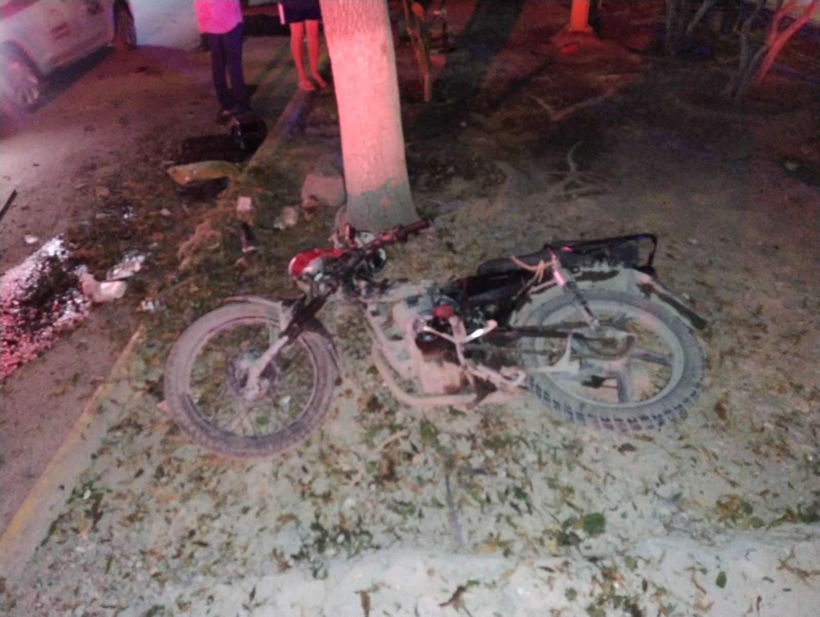 Motociclista sufre lesión tras accidente en Santa Teresa de Gómez Palacio