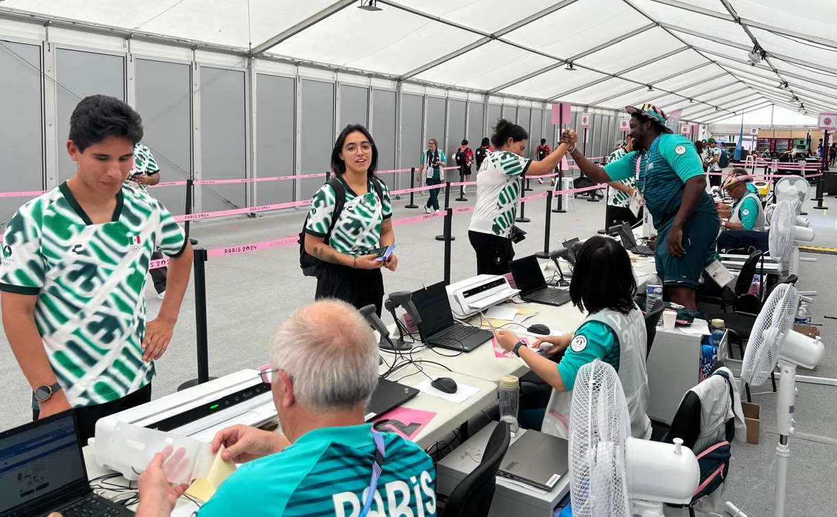 Equipo mexicano de tiro con arco llega a Villa Olímpica