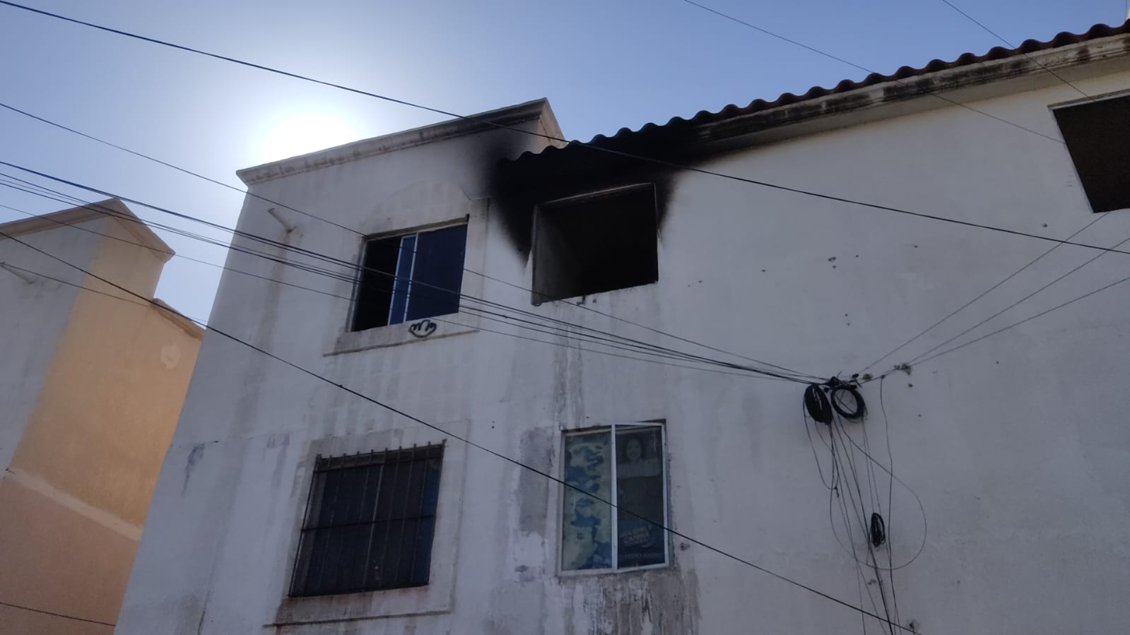 Fuego consume departamento en condominios Manhattan de Torreón