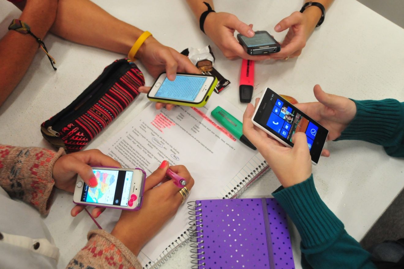 Regularán el uso de celulares en escuelas; buscan promover una mejor concentración