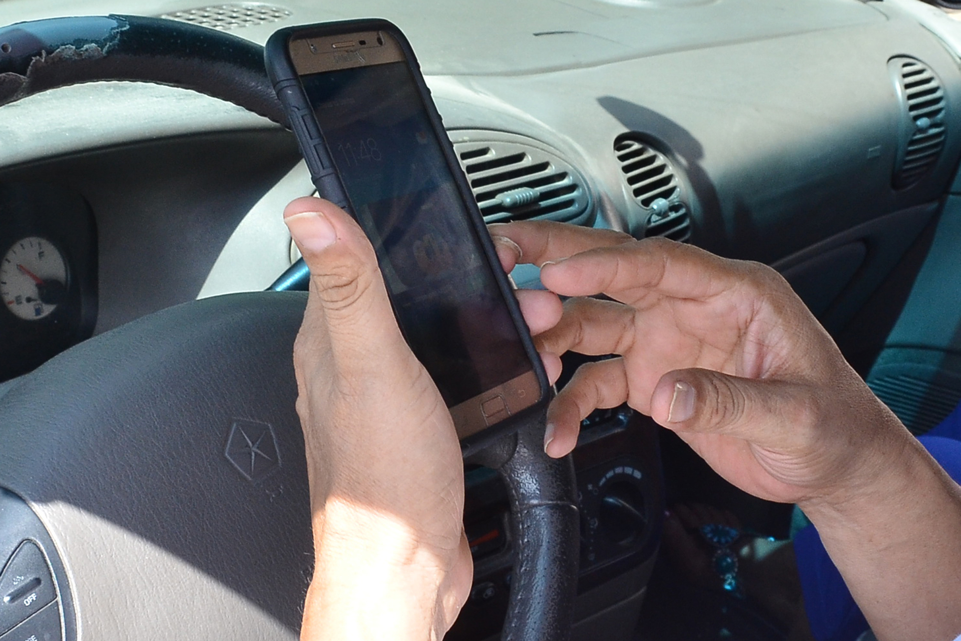 El uso del celular, un peligro para los conductores